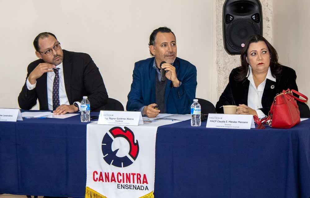 Mario Valles Lavandera, Ragnar Gutiérrez Abarca y Claudia Méndez Manzano 